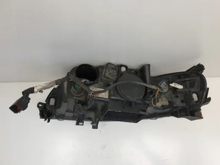 Volvo S60 I V70 II LIFT PRZEDNIA LAMPA PRAWA przód