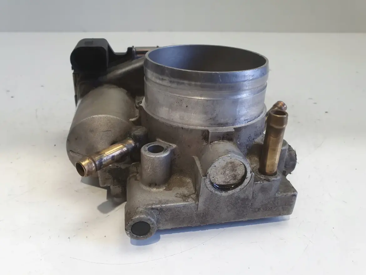Audi A3 8L 1.8 20V PRZEPUSTNICA 06A133062F