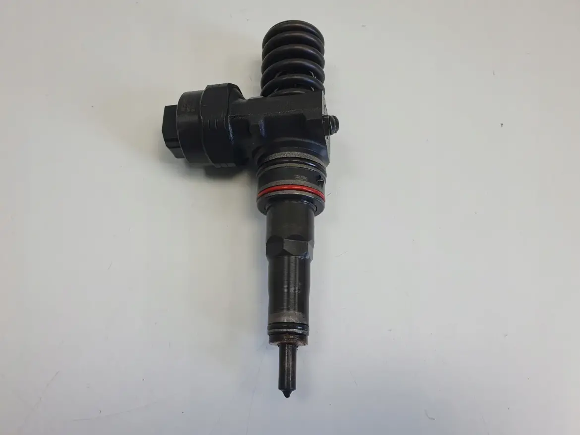 Vw Passat B5 FL 1.9 TDI POMPOWTRYSKIWACZ wtrysk 038130073AA 0414720028