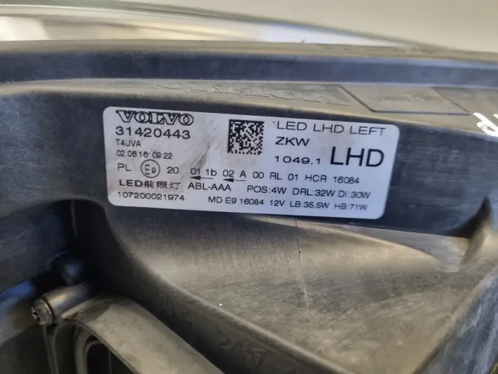 Volvo V40 II XC40 LIFT PRZEDNIA LAMPA LEWA lewy przód FULL LED 31420443