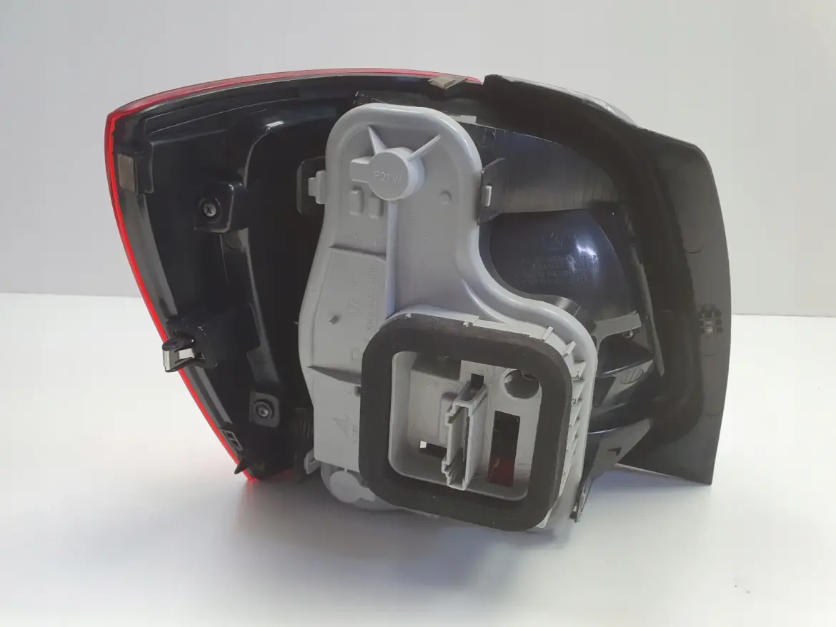 VW Polo V 09-14r TYLNA LAMPA PRAWA prawy tył pasażera
