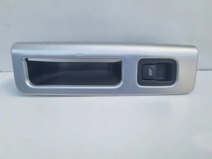 Volvo S40 II V50 PRAWY TYLNY PRZEŁĄCZNIK SZYB panel rączka uchwyt 8663819