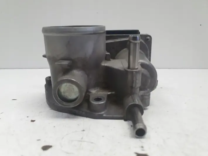 Toyota Yaris III 1.5 VVTi 2NR PRZEPUSTNICA 22030-47040