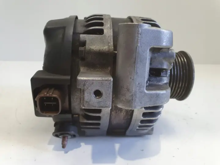 Toyota Corolla Verso II 2.2 D4D ALTERNATOR DENSO