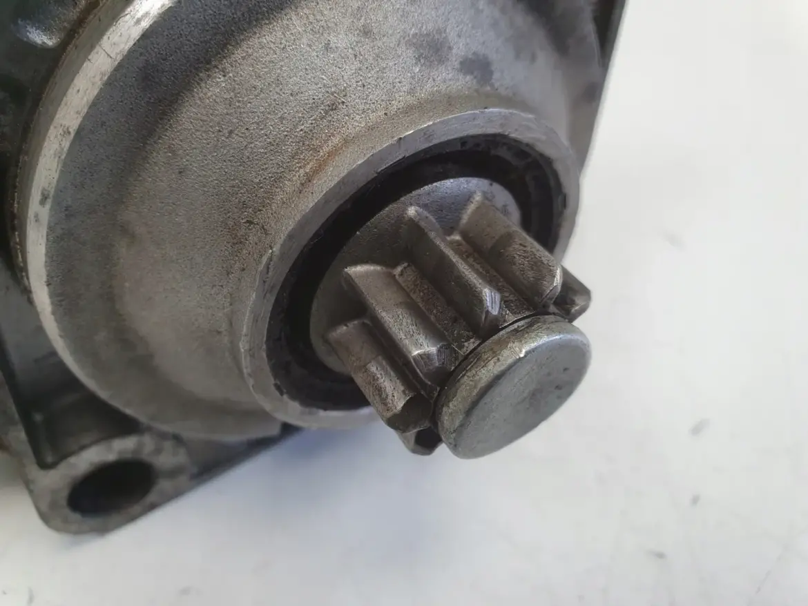 VW Caddy II 1.9 SDI ROZRUSZNIK bosch 0001125005 020911023P