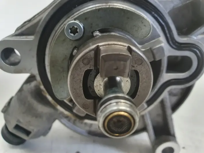 Volvo S60 II V60 2.0 D4 POMPA VACUM wakum 31375107