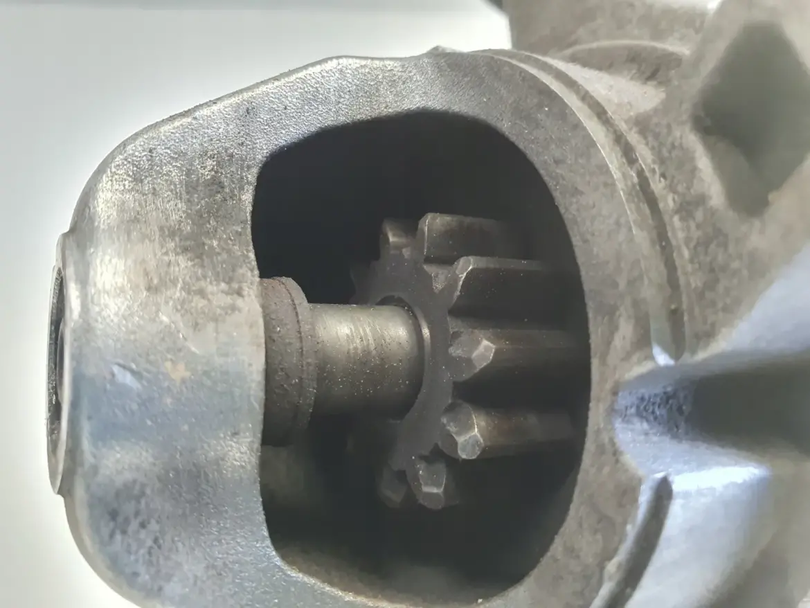 BMW E90 2.0 D N47 ROZRUSZNIK 0001139016 bosch