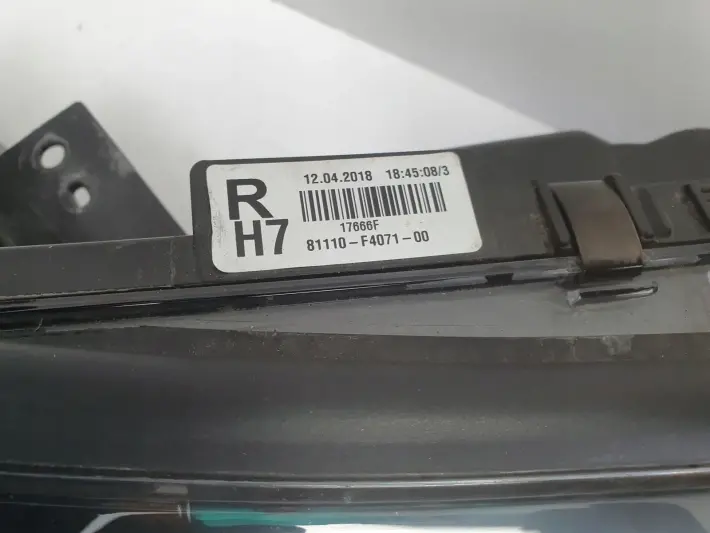 Toyota CHR C-HR PRZEDNIA LAMPA PRAWA prawy przód FULL LED 81110-F4071-00