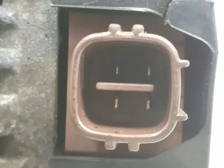 Toyota Avensis T25 2.0 D4D ALTERNATOR denso 104210-2220