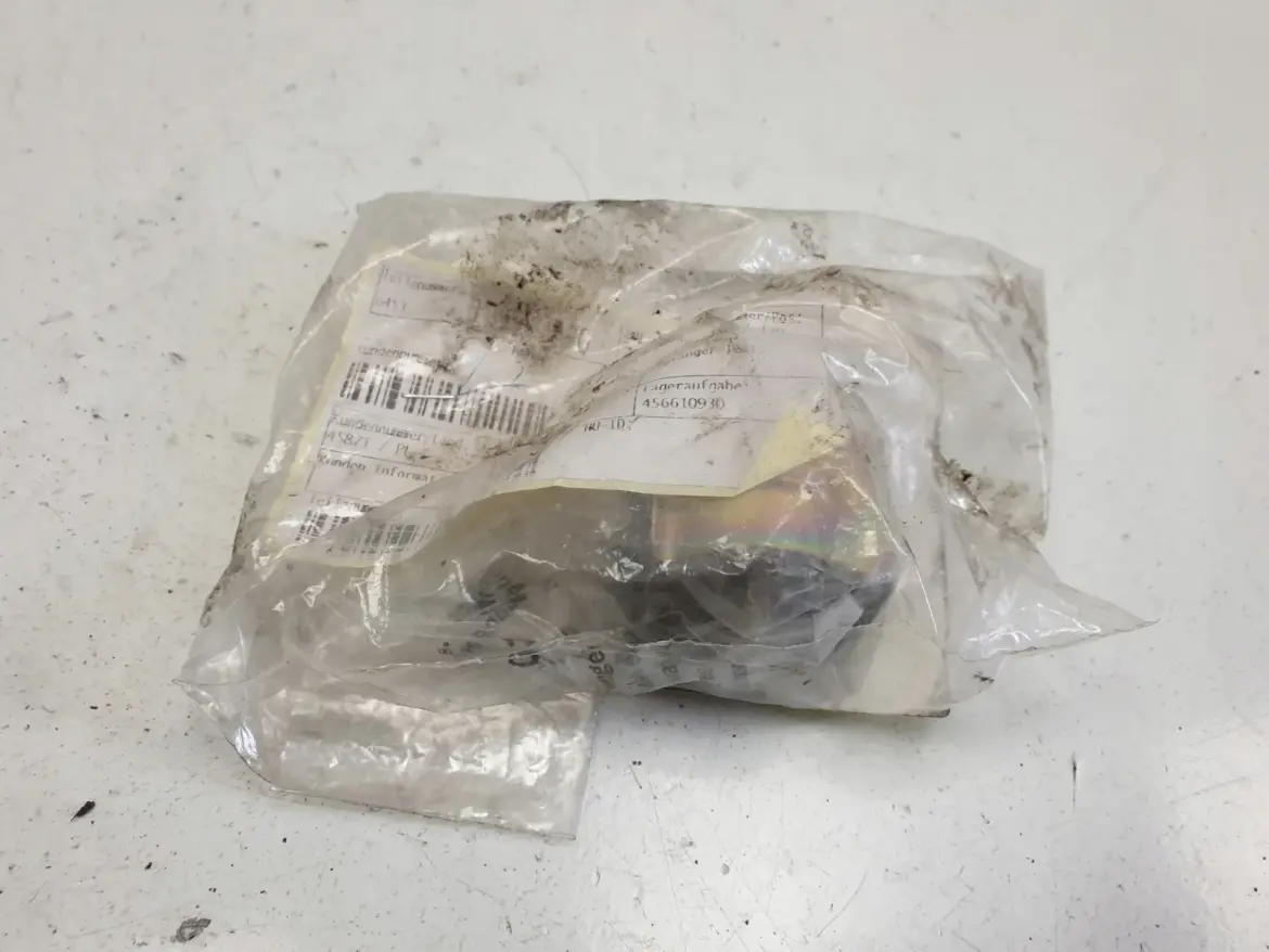 BMW E31 840 850 i MOCOWANIE ZATRZASK LAMPY 1392090