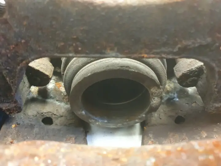 Volvo V40 II PRZEDNI ZACISK HAMULCOWY prawy przód PASAŻERA P.P 976