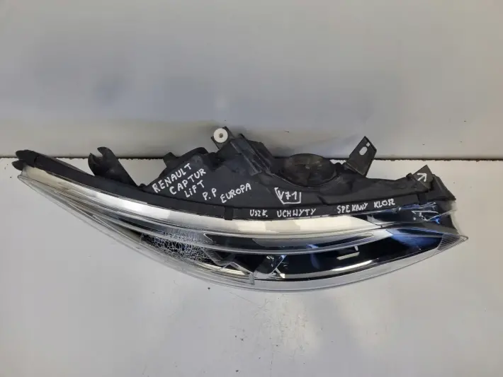 Renault Captur I 17-19r LIFT PRZEDNIA LAMPA PRAWA PRAWY PRZÓD 260100653R