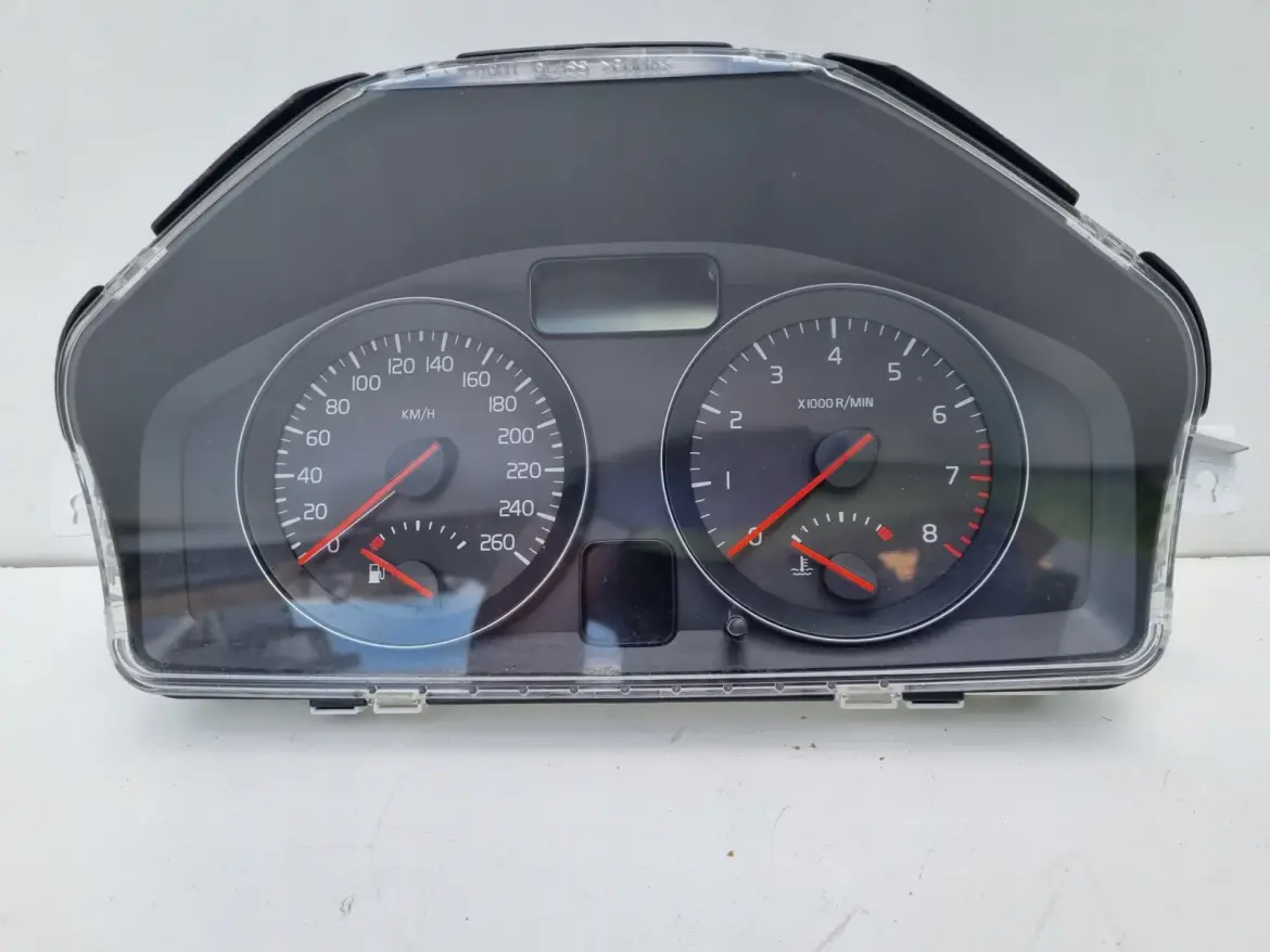 Volvo V50 1.8 16v LICZNIK ZEGARY europa 31254775