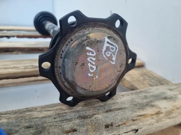 Audi A4 B5 1.8 T turbo PRAWA PRZEDNIA PÓŁOŚ półośka prawy przód 8E0407451