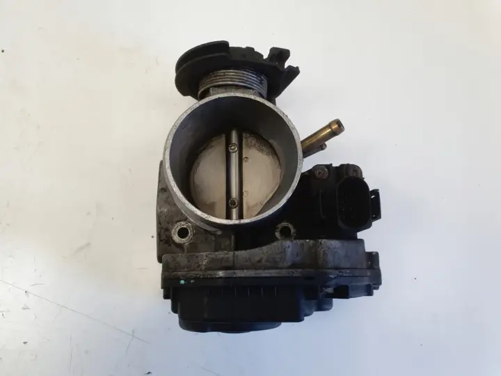 VW Sharan 1.8 T turbo PRZEPUSTNICA 06A133064P