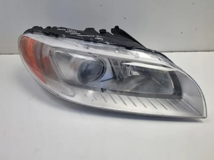 Volvo S80 II V70 III 06-16r PRZEDNIA LAMPA PRAWA PRAWY PRZÓD xenon 31214348