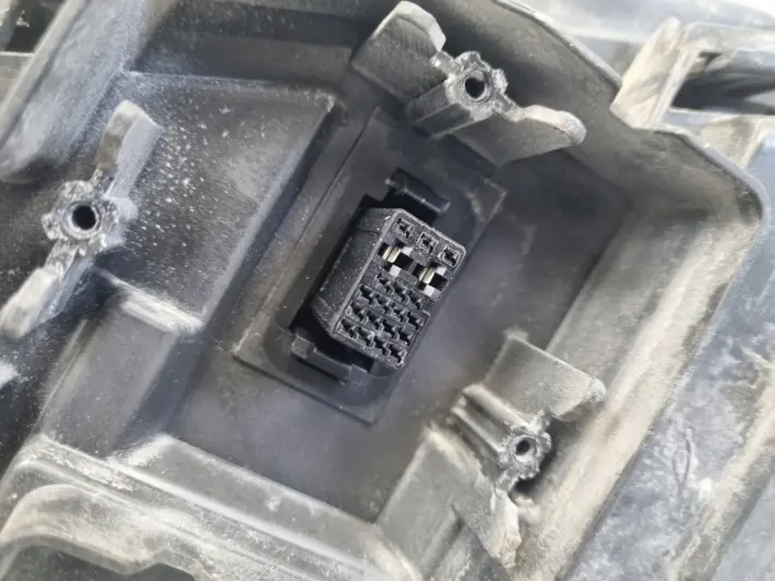 Volvo S80 II V70 III 06-16r PRZEDNIA LAMPA PRAWA PRAWY PRZÓD skręt 31283916