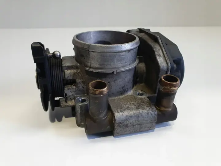 VW Passat B5 1.8 20V PRZEPUSTNICA 058133063H