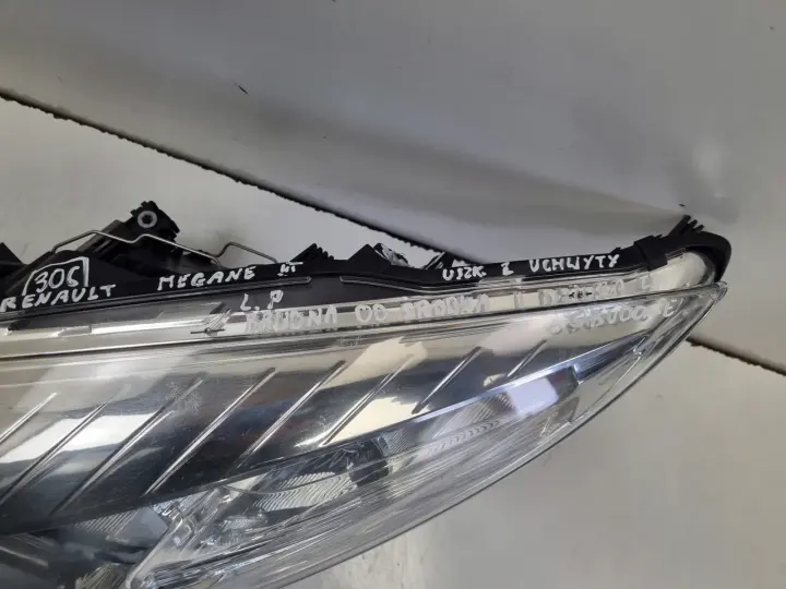 Renault Megane III 08-12r PRZEDNIA LAMPA LEWA lewy przód 260600017R