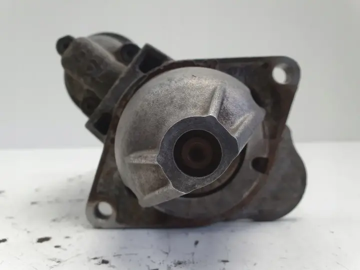 Opel Corsa D lift 1.0 12V ROZRUSZNIK bosch 55568572 0001107495 A10XEP