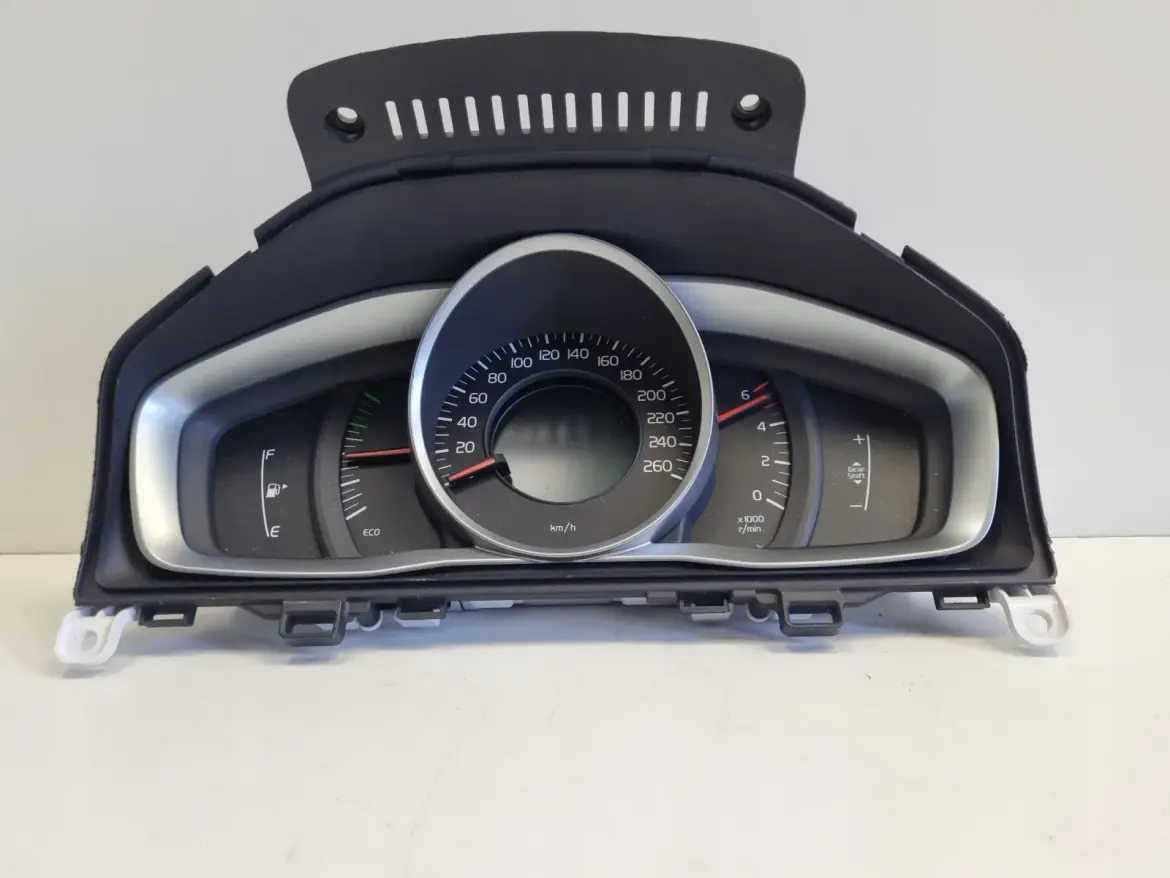 Volvo VOLVO S60 II V60 I Diesel LICZNIK ZEGARY Europa 31327747