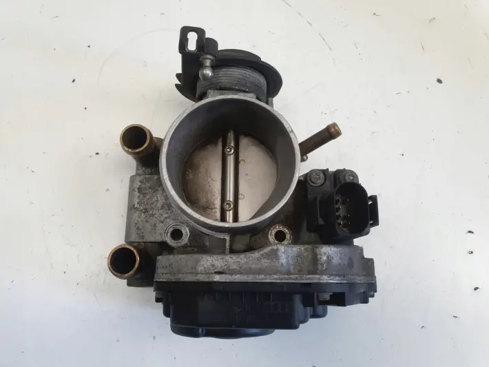 VW Passat B5 1.6 8V PRZEPUSTNICA 058133063H