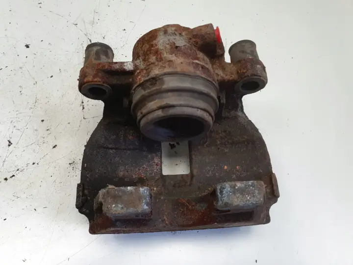 Volvo S60 II V60 I PRZEDNI ZACISK HAMULCOWY prawy przód pasażera 31471664