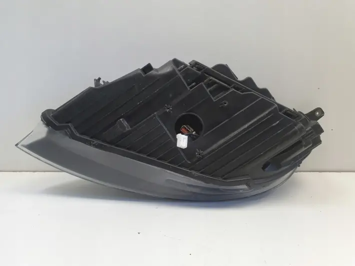 VOLVO V40 II 12-19r PRZEDNIA LAMPA PRAWA PRAWY PRZÓD europa xenen 31420008