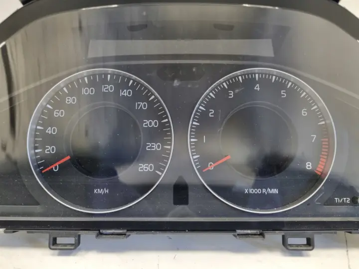 Volvo S80 II V70 III XC70 II 2.5 T LICZNIK ZEGARY Europa benzyna 31270898AA