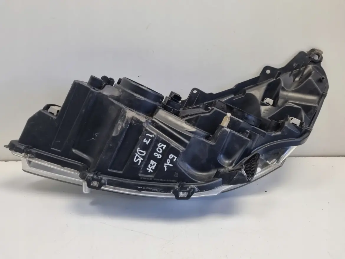 PEUGEOT 508 10-18r PRZEDNIA LAMPA PRAWA PRAWY PRZÓD 9678393280