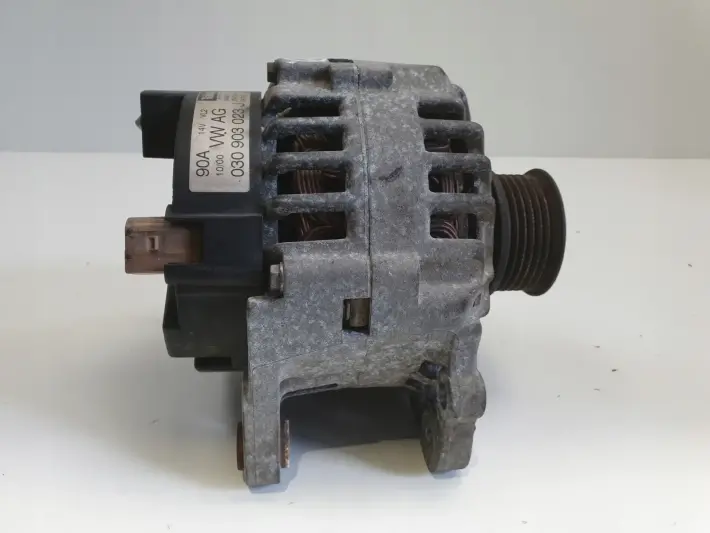 VW Golf IV 1.6 8V ALTERNATOR valeo 030903023J