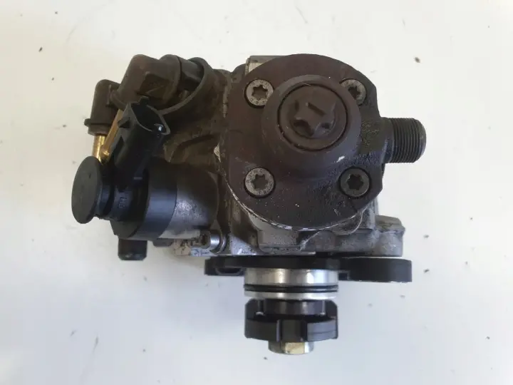Volvo S60 II V60 2.0 D D3 POMPA WTRYSKOWA paliwa 0445010618