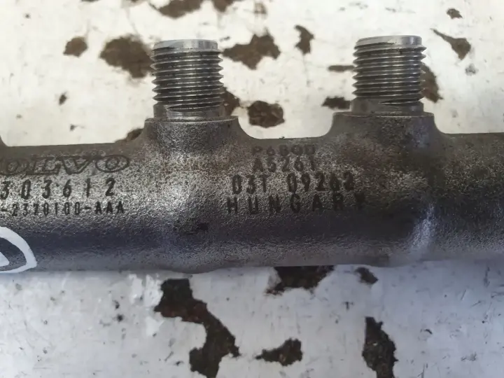 Volvo V70 III XC70 II lift 2.0D D4 LISTWA WTRYSKOWA 31303612