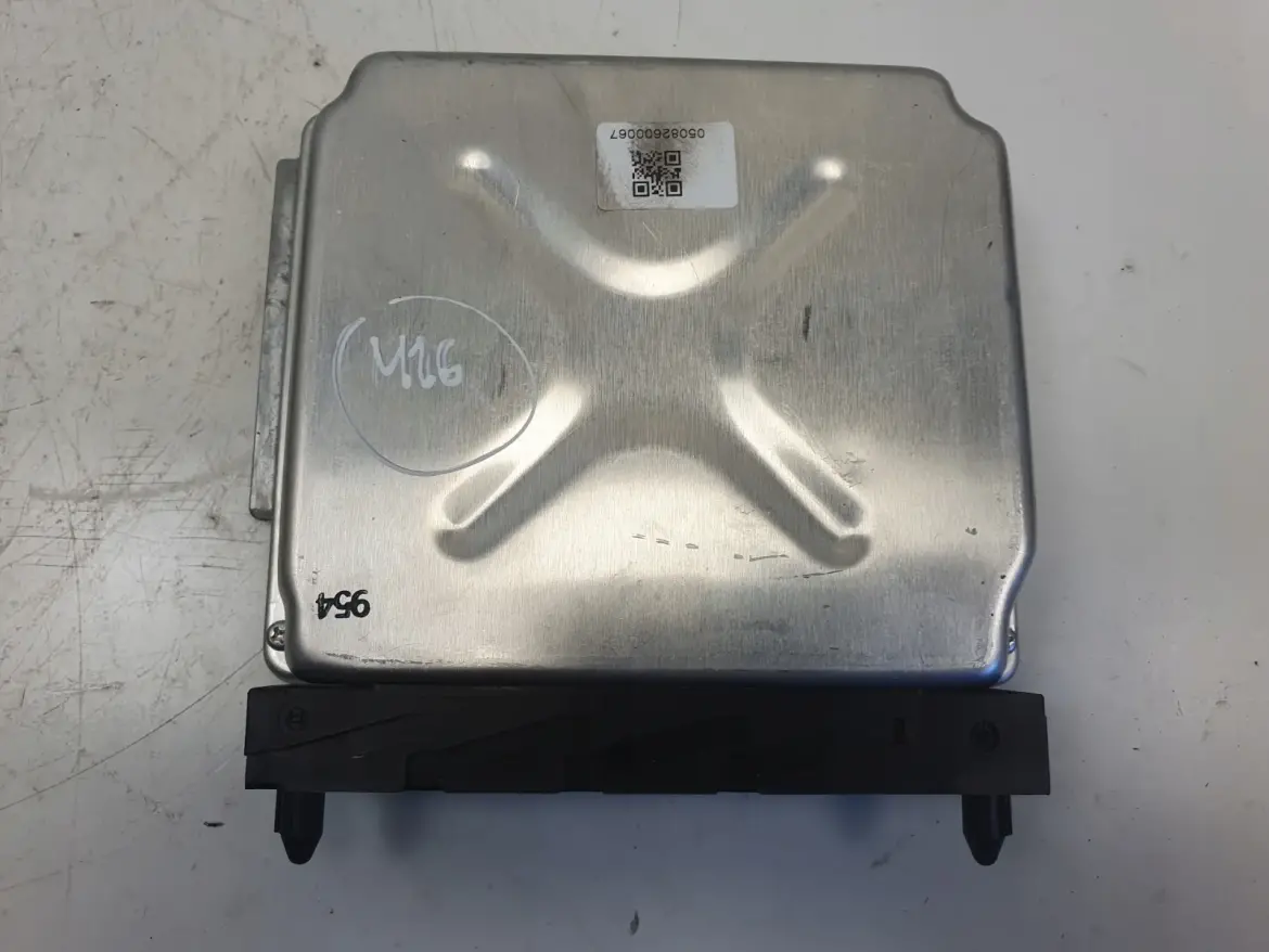 Volvo V70 II 2.4 BENZYNA KOMPUTER SILNIKA sterownik 30684877 079700-9540