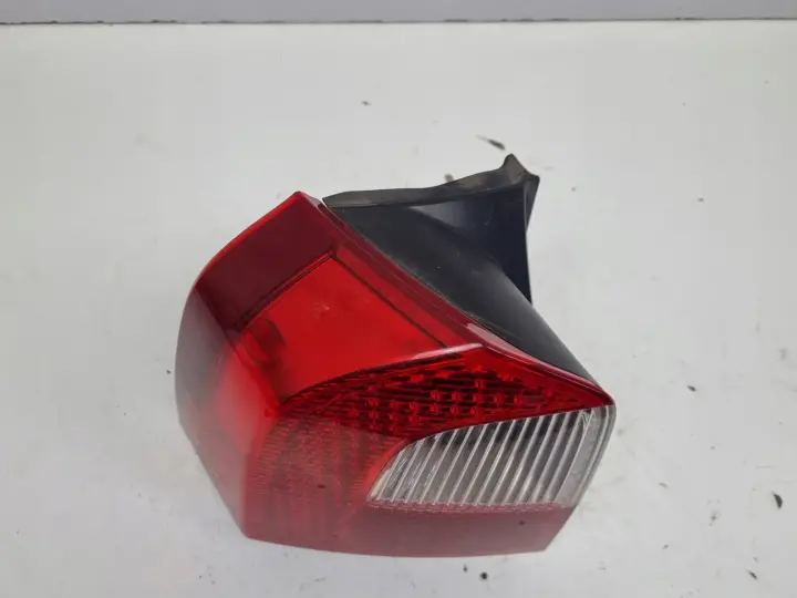 Volvo V70 III XC70 TYLNIA TYLNA LAMPA LEWA lewy tył LED 31395072