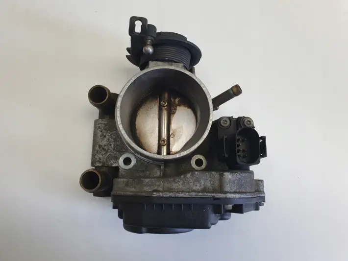 VW Passat B5 1.8 20V PRZEPUSTNICA 058133063H
