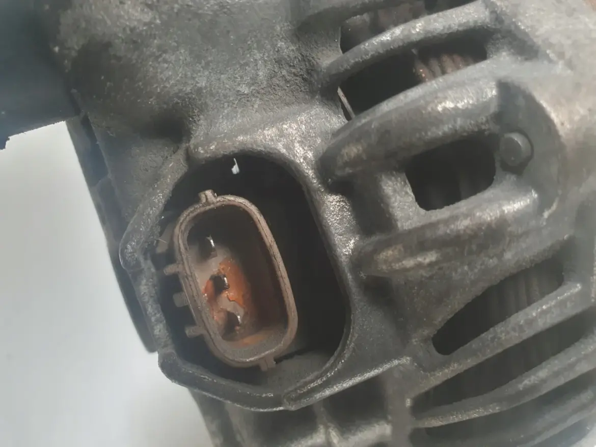 Subaru Legacy IV 2.0 B ALTERNATOR 23700-AA520 23700 AA520