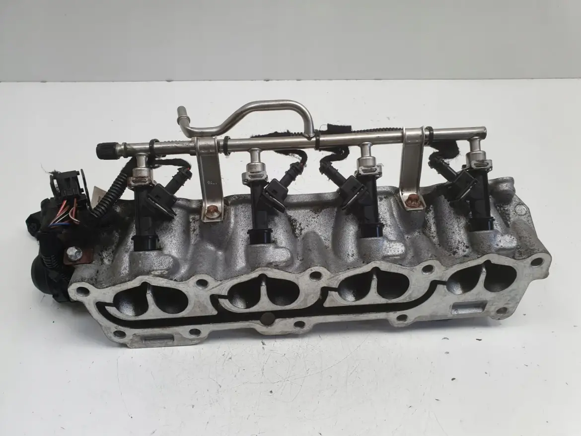Opel Zafira B 1.6 16V KOLEKTOR SSĄCY wtryskiwacze 24431920