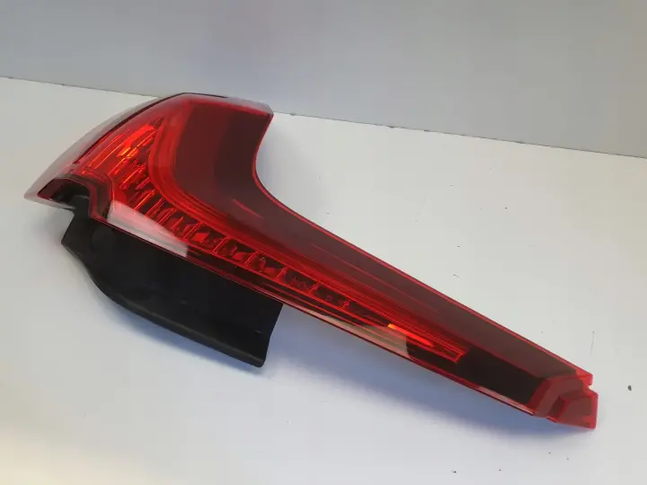 Volvo V60 II 18-24r TYLNIA TYLNA LAMPA LEWA lewy tył 32291358