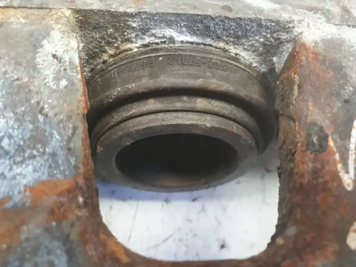 Volvo V40 II PRZEDNI ZACISK HAMULCOWY prawy przód PASAŻERA P.P 976
