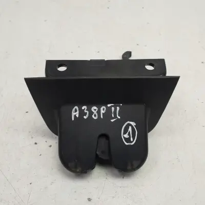 Audi A3 8P Lift ZAMEK KLAPY BAGAŻNIKA 8P3827520A