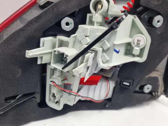 Volvo S60 II 10-13r TYLNIA TYLNA LAMPA PRAWA prawy tył ŁADNA