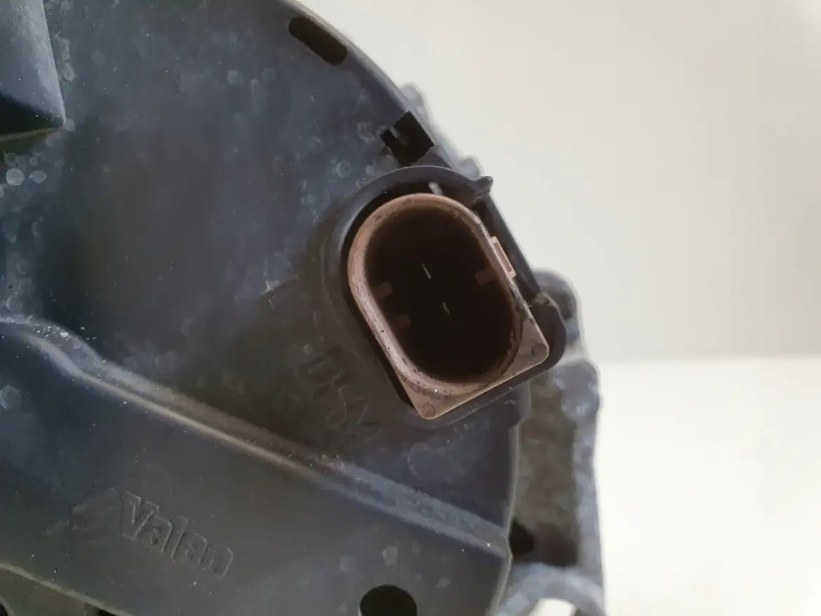 VW Golf IV 1.6 8V ALTERNATOR valeo 030903023J