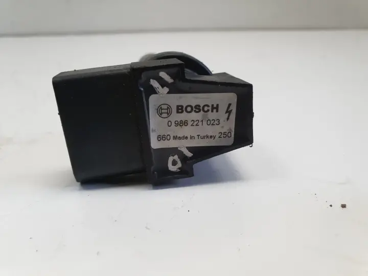 VW Passat B6 1.6 FSI CEWKA ZAPŁONOWA 0986221023