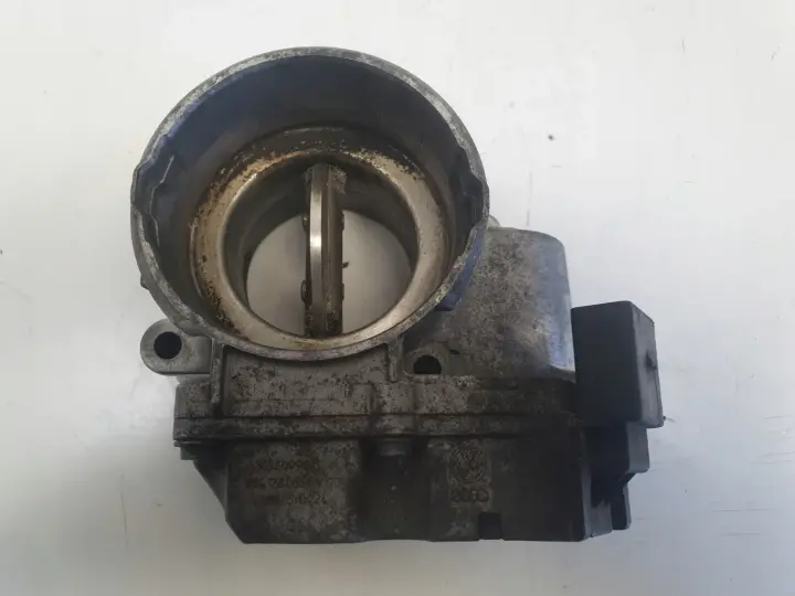 VW Golf V 1.9 TDI PRZEPUSTNICA 03G128063C