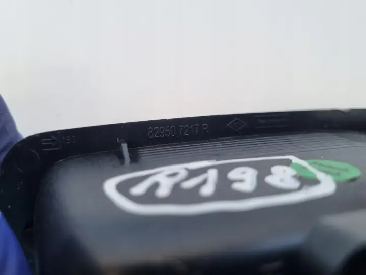 Renault Captur I Clio IV PRZEŁĄCZNIK SZYB panel włącznik 82950721R