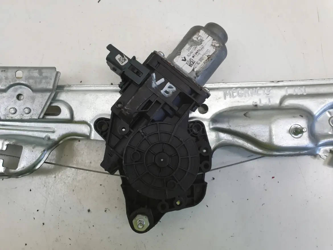 Renault Megane IV PODNOŚNIK SZYBY lewy tył KIEROWCY mechanizm 827218403R