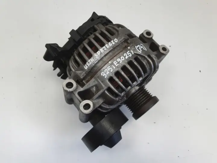 BMW E90 2.5 i ALTERNATOR 0124525083 155A bosch