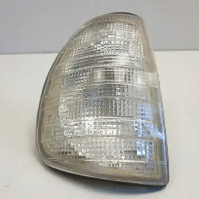 Mercedes W123 PRAWY PRZEDNI KIERUNKOWSKAZ Przód