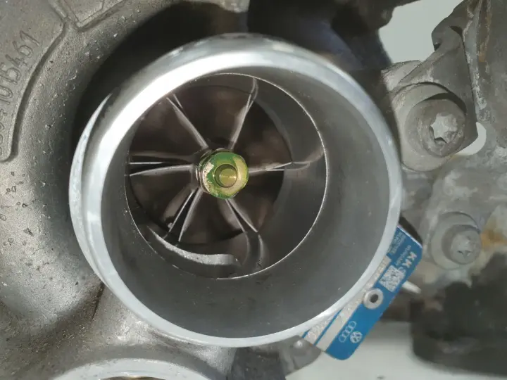 VW Touran 1.4 TSI TURBOSPRĘŻARKA turbo 03C145703A